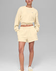 Sweat cropped Accolade – Jaune Candlelight
